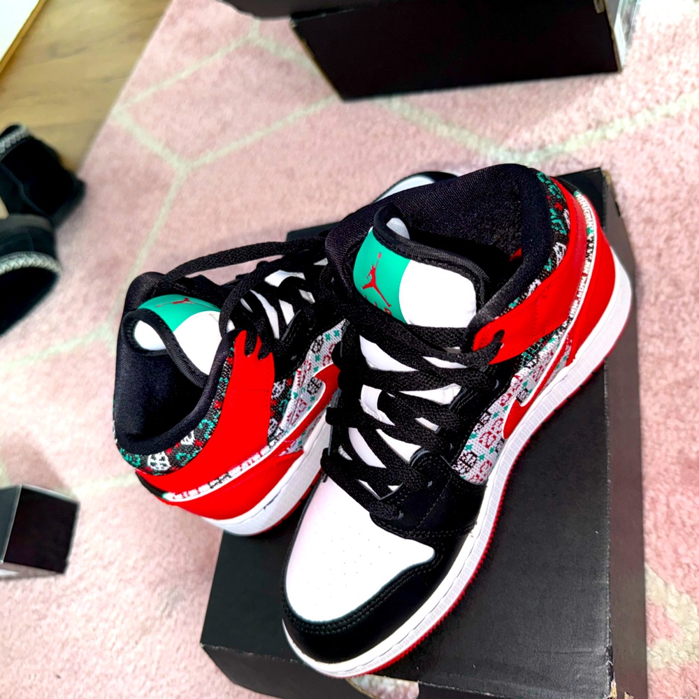 Jordan 1 Mid Holiday (GS) 2021